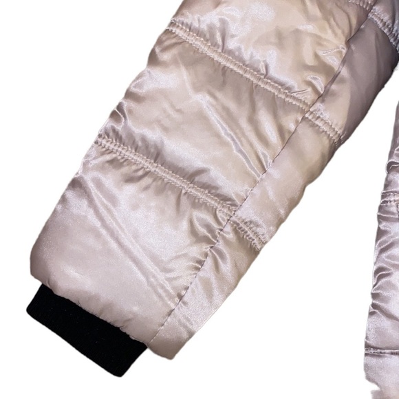 Urban Republic stone puffer coat. Detachable hood with faux fur. Size Medium - Picture 6 of 14